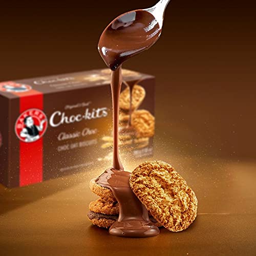 Baker's galletas apiladas en un plato listas para servir y disfrutar
