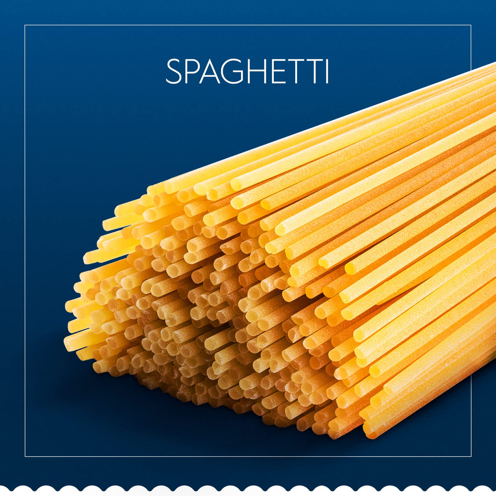 Barilla porción de spaghetti junto a utensilios para comparar tamaño