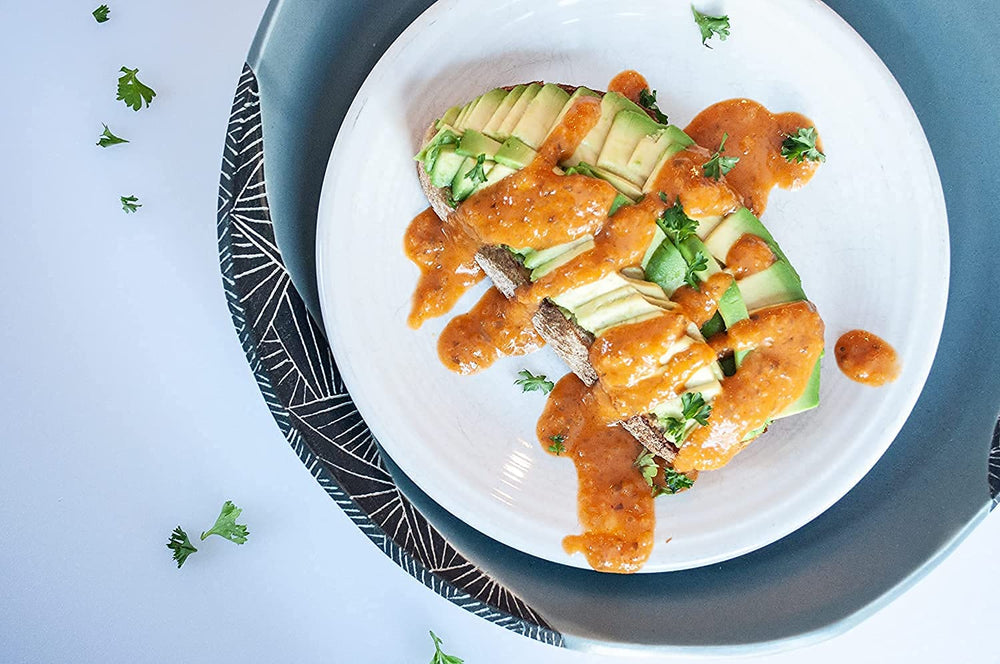 Barnacle Foods salsa rociada sobre mariscos para realzar sabor umami