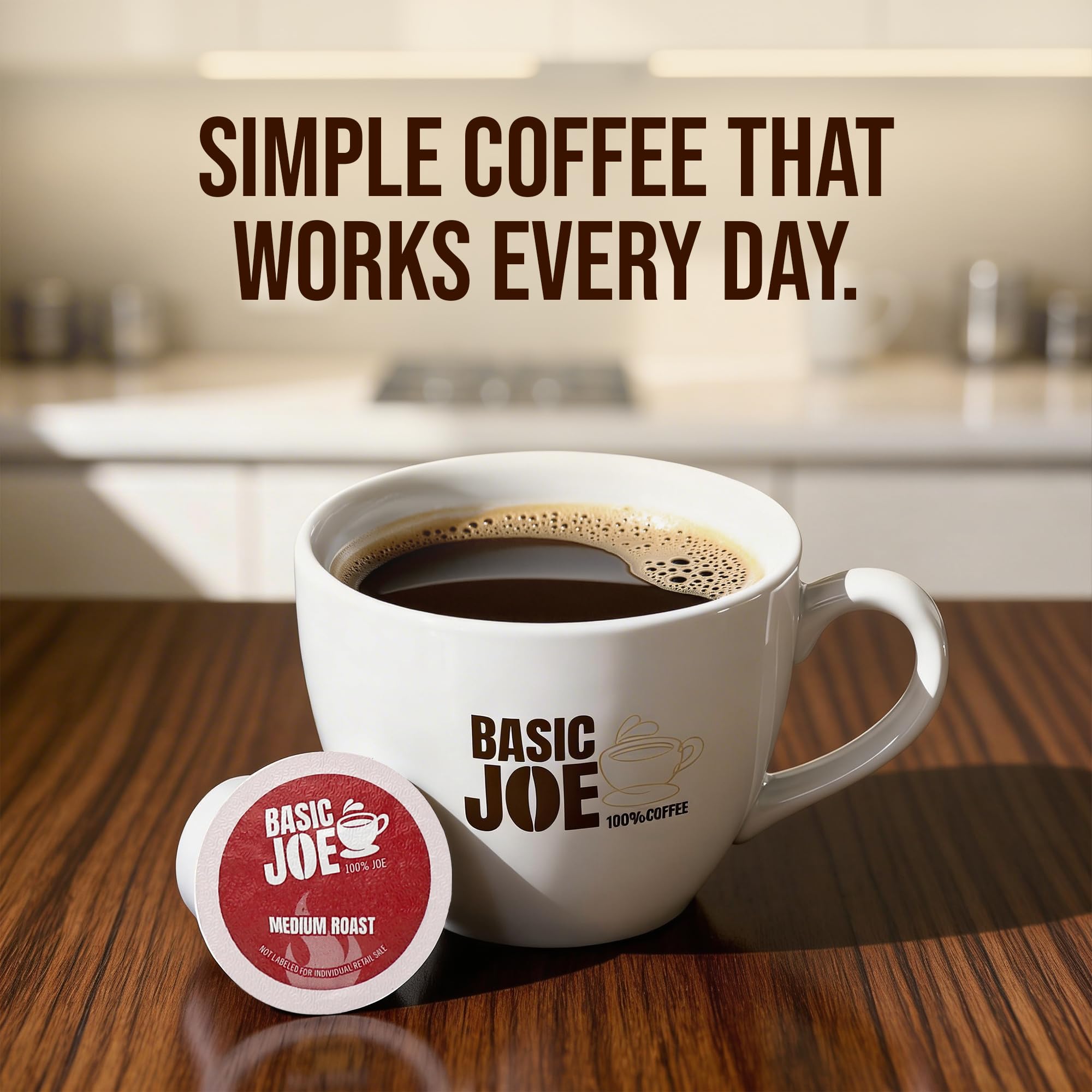 Basic Joe ambiente de desayuno con taza y cápsulas transmitiendo versatilidad diaria