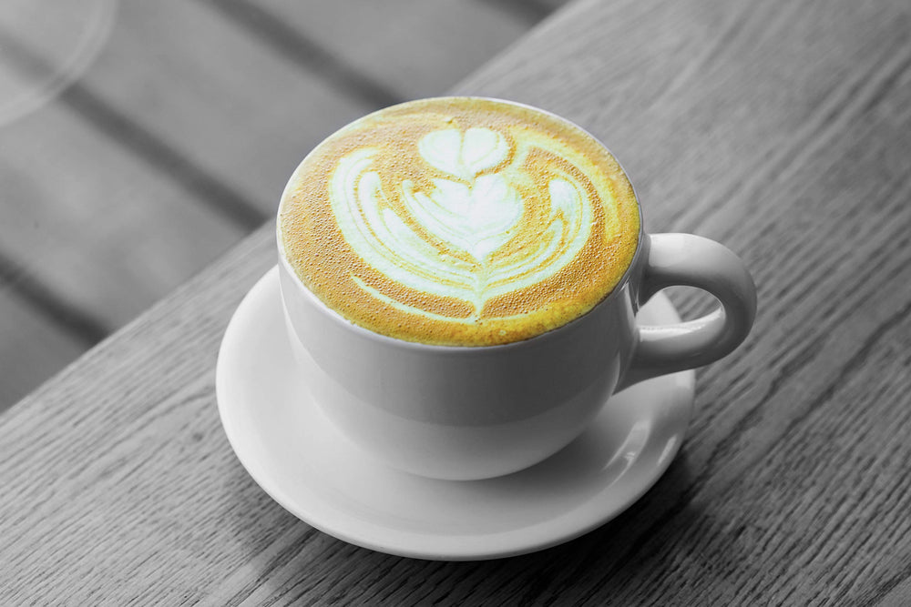 BE SAKU bolsa 3oz junto a una taza para ver la escala práctica
