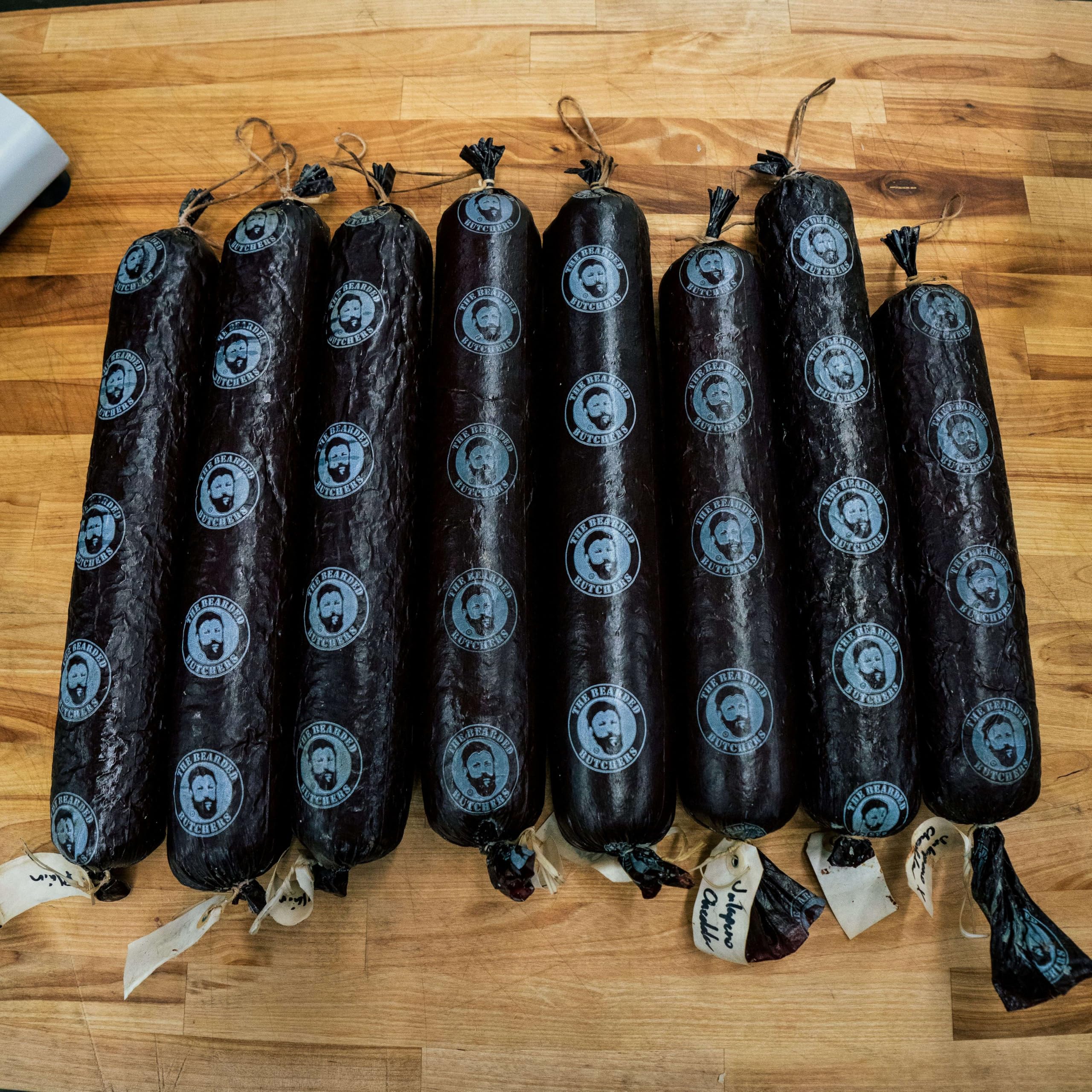 Bearded Butcher Blend paquete al lado de una libra de carne para comparar rendimiento