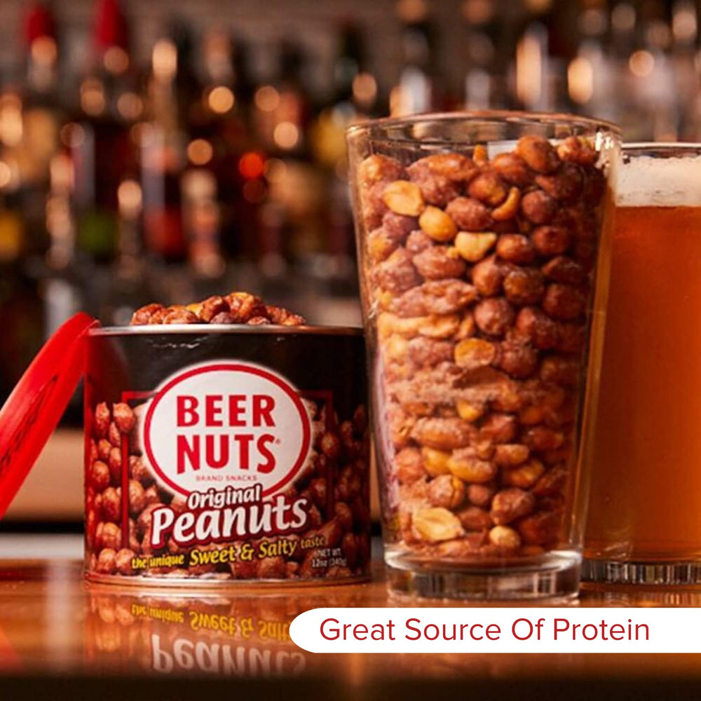 BEER NUTS detalle de manos sirviendo, uso higiénico y cómodo