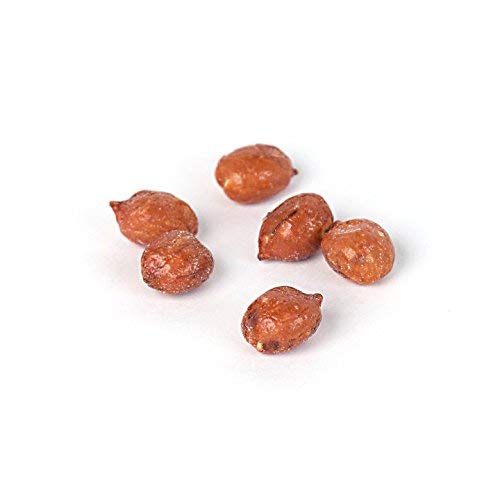 BEER NUTS comparación de tamaño de lata junto a una mano para escala