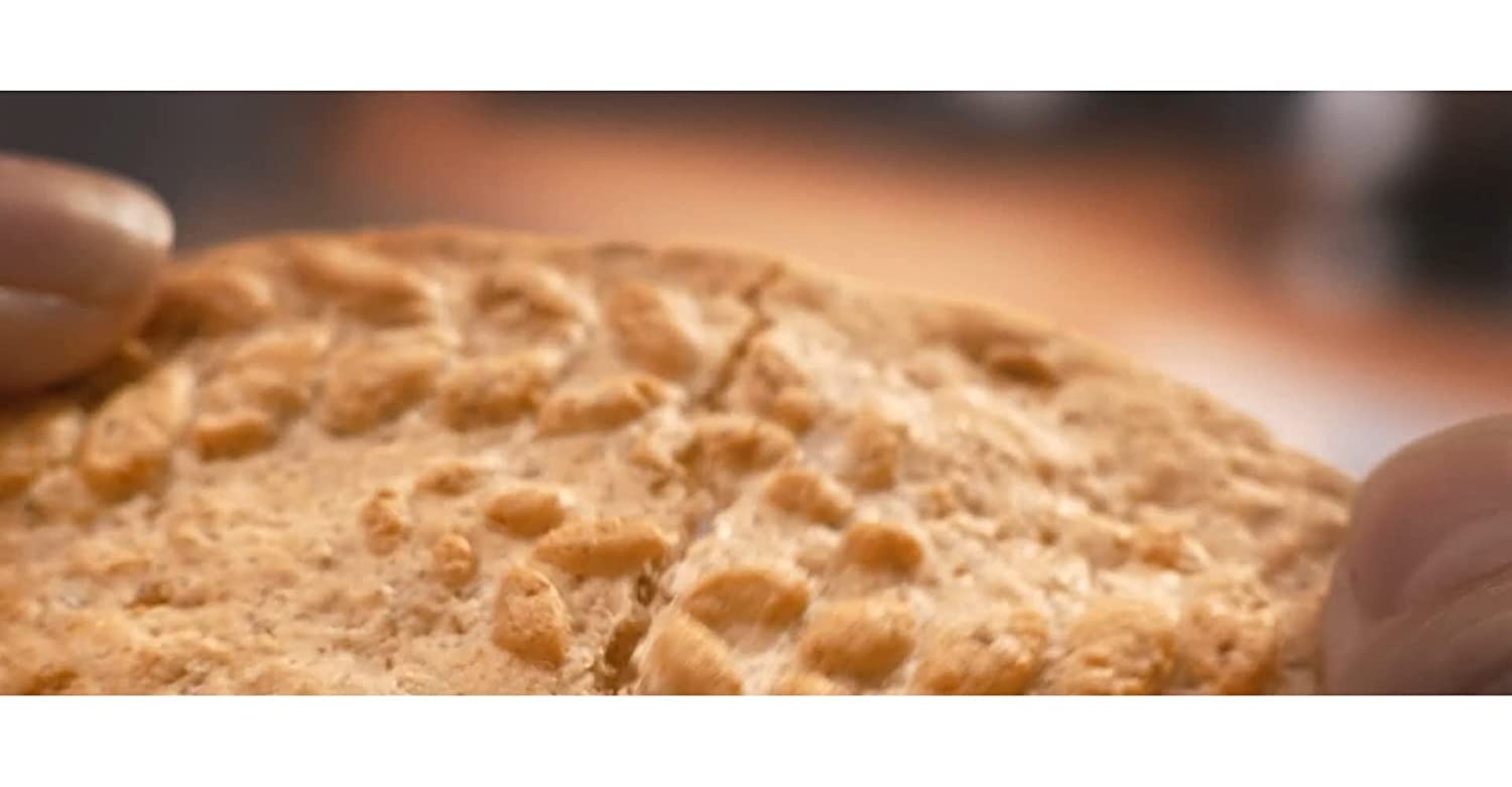 Belvita toma cercana del relleno de chocolate que resalta cremosidad
