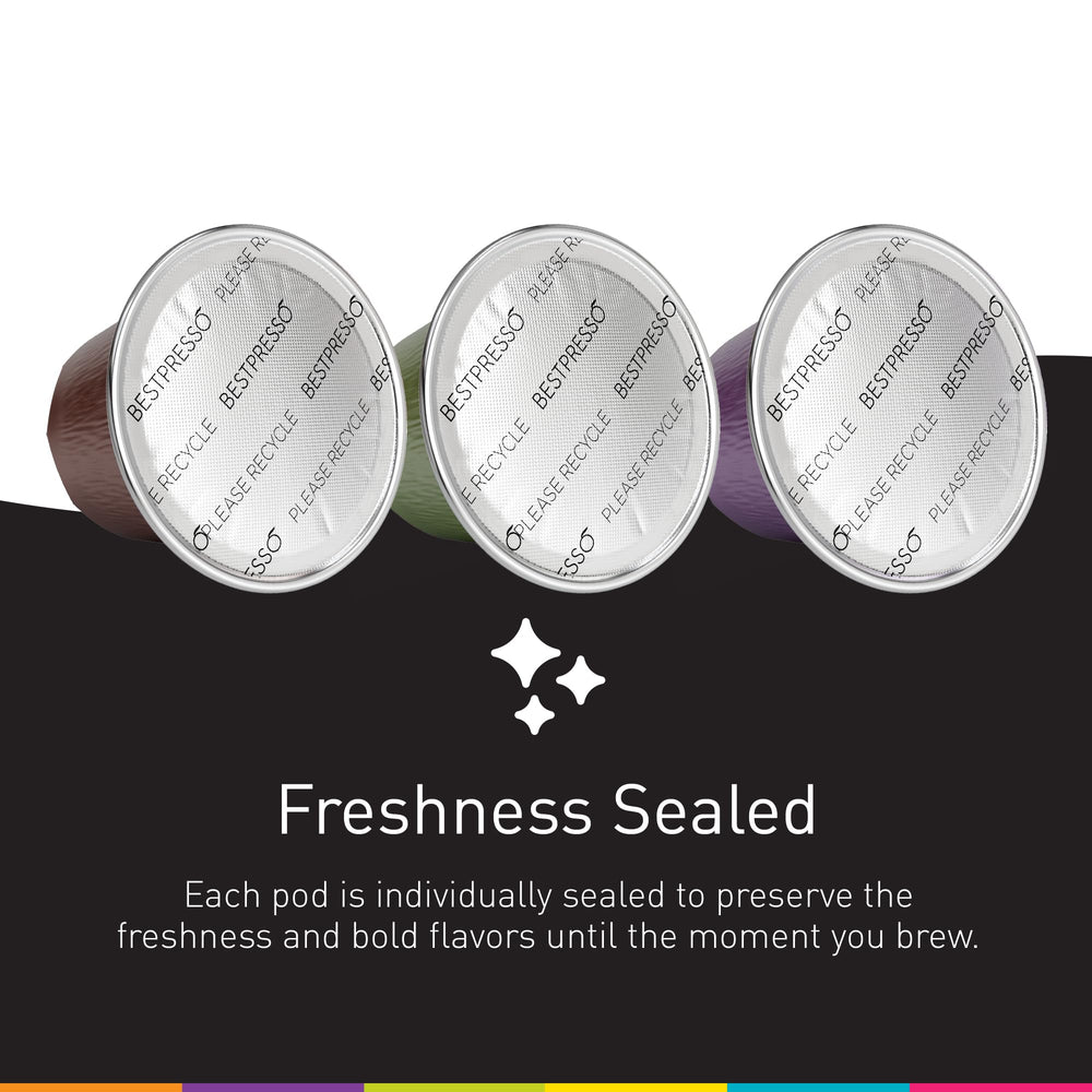 Bestpresso cápsula junto a una taza para comparar tamaño y porción de espresso