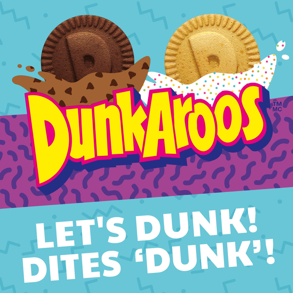 Betty Crocker galleta siendo sumergida en frosting para disfrutar el dunk
