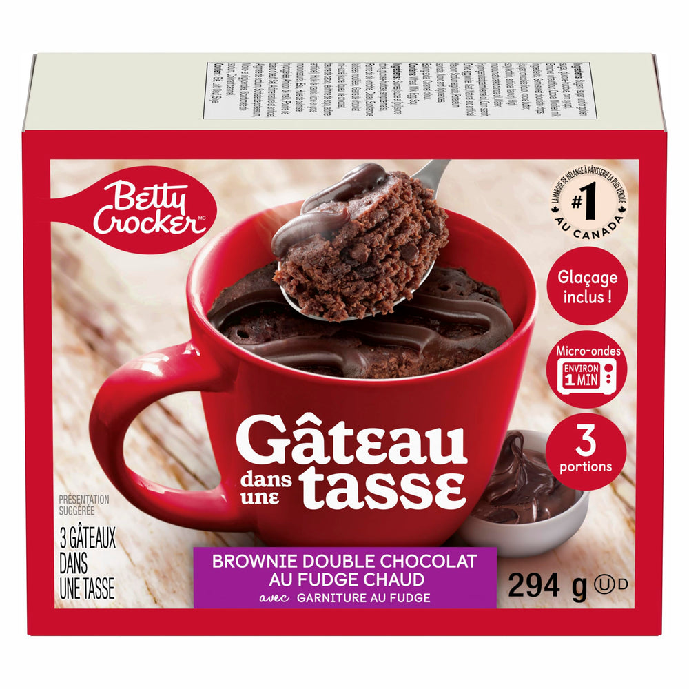 Betty Crocker mug cake servido con helado para un postre indulgente