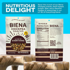 BIENA garbanzos tostados espolvoreados sobre ensalada añadiendo proteína y crunch