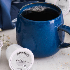 Bigelow cápsula K-Cup en primer plano resaltando construcción y facilidad de uso