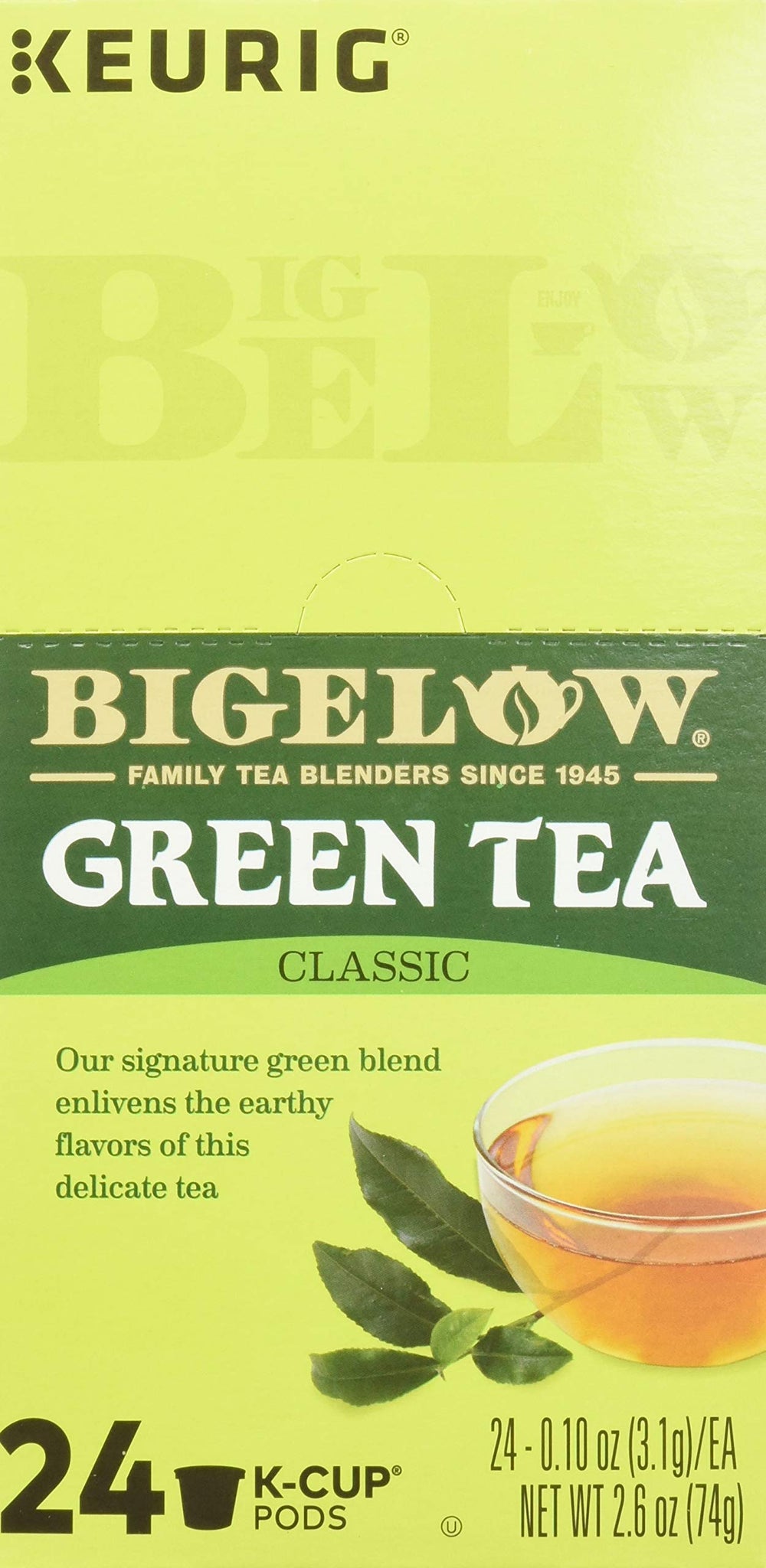 Comparación de tamaño de una K-Cup Bigelow junto a una taza para referencia práctica