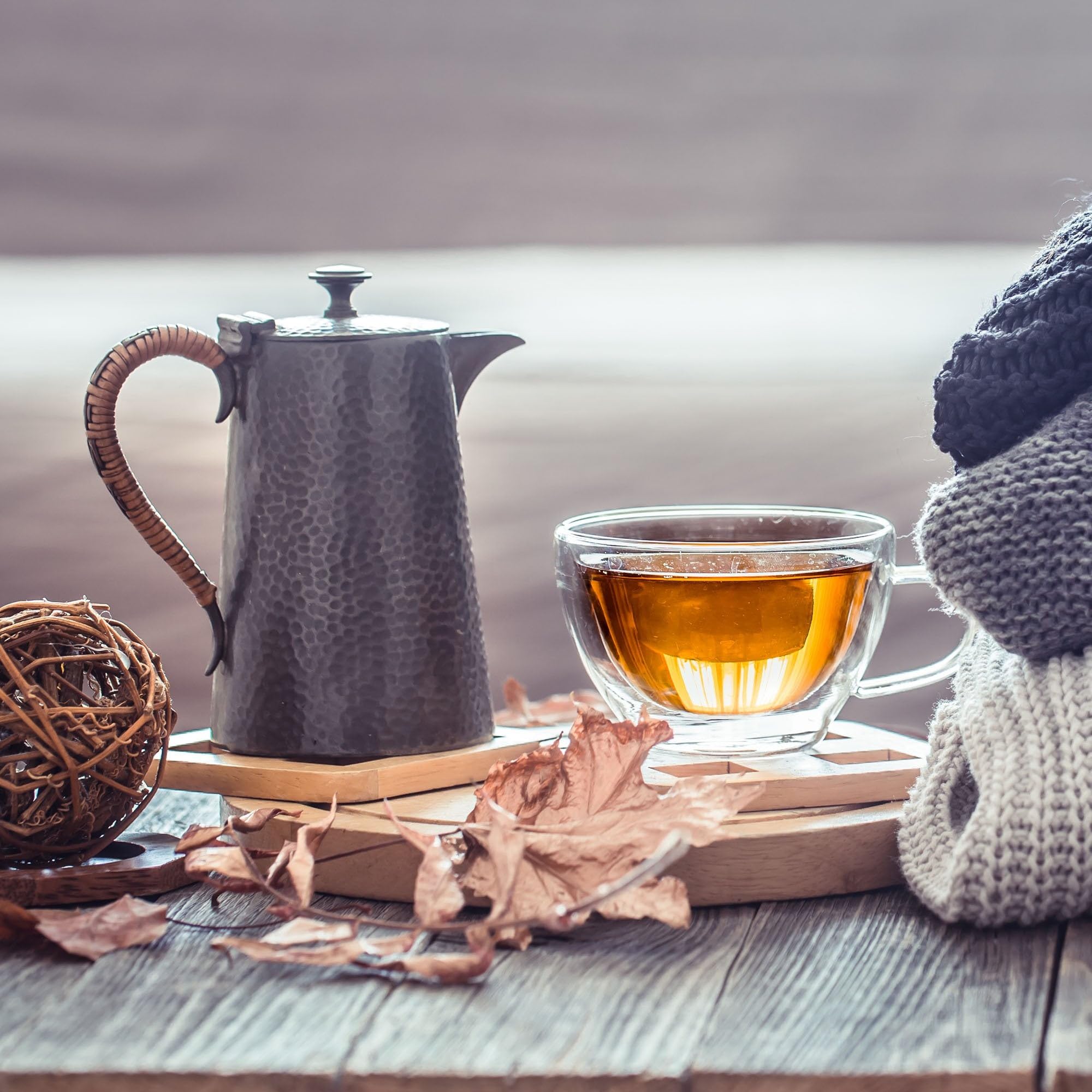 Biokoma ambiente nocturno con taza, ideal para rutina relajante
