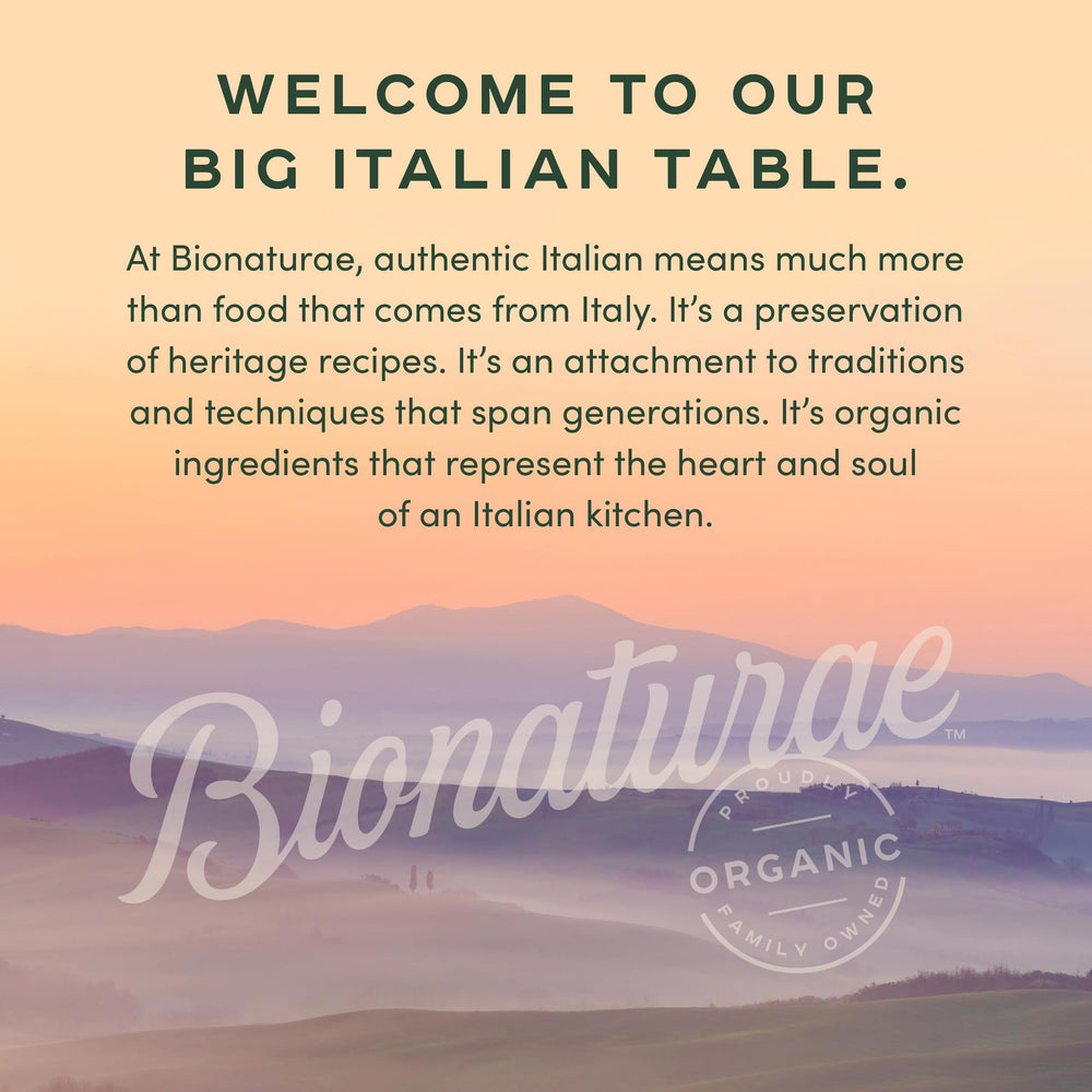 bionaturae escena de cocina con pasta Bionaturae lista para servir en familia