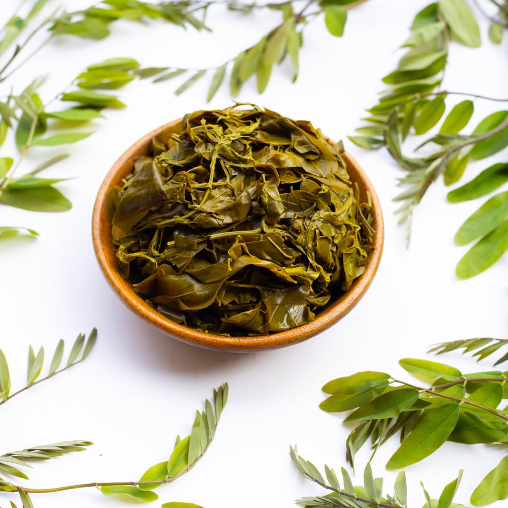 BIRCH & MEADOW taza de té preparada con senna y miel como sugerencia de consumo