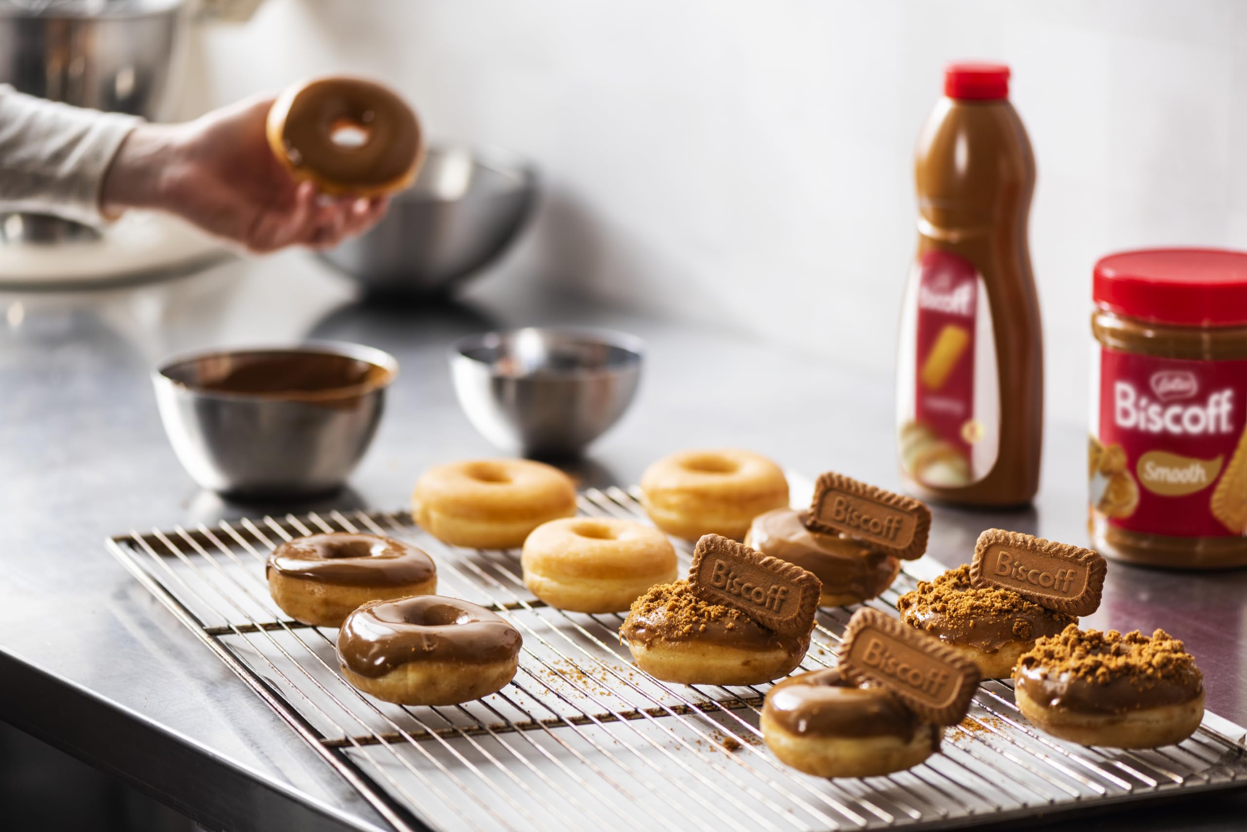 Biscoff etiqueta con ingredientes naturales y certificaciones claras
