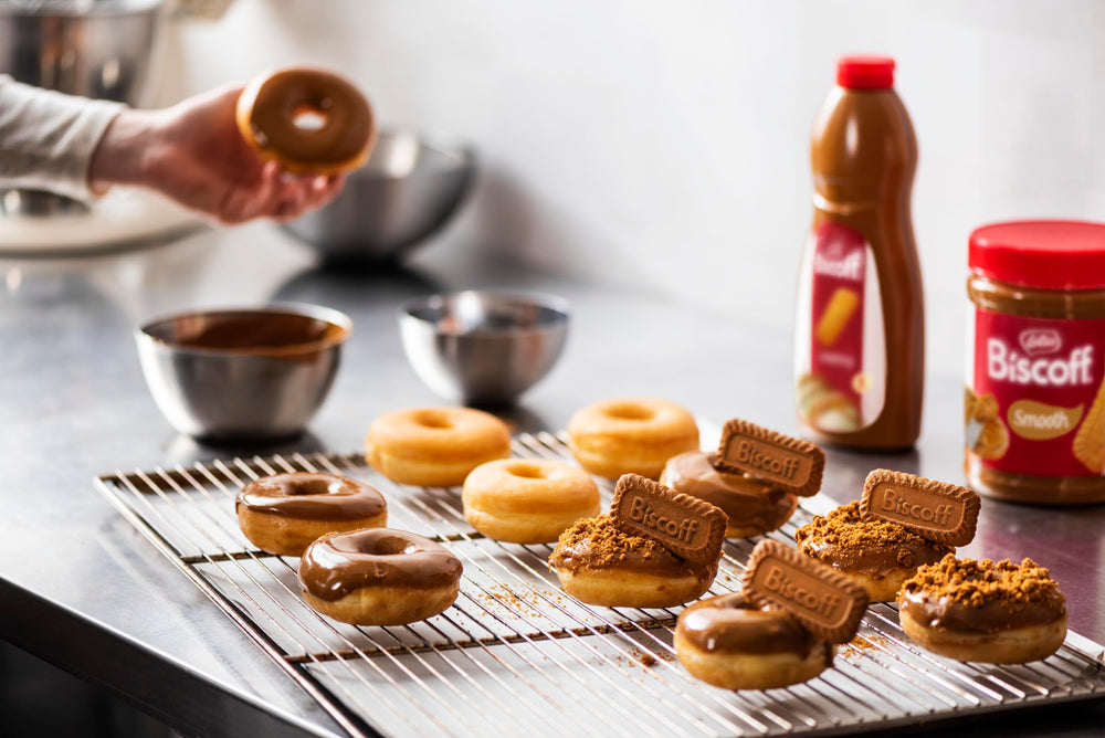 Biscoff etiqueta con ingredientes naturales y certificaciones claras