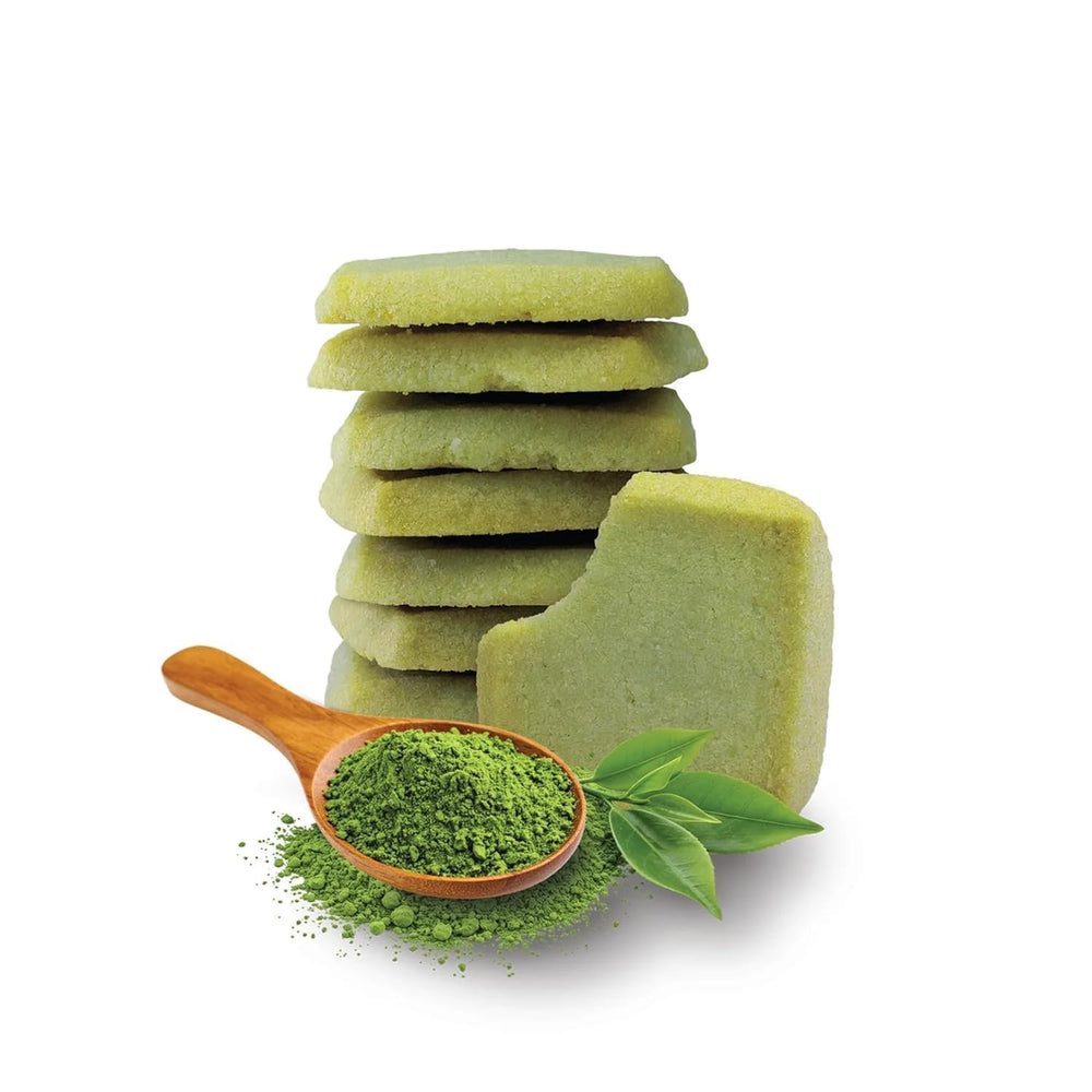 BISCOTTEA matcha galleta en mano para comparar tamaño y porción práctica