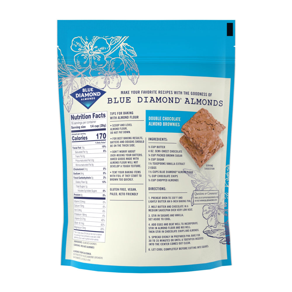 Blue Diamond Almonds bol con harina y otros ingredientes, mezcla balanceada