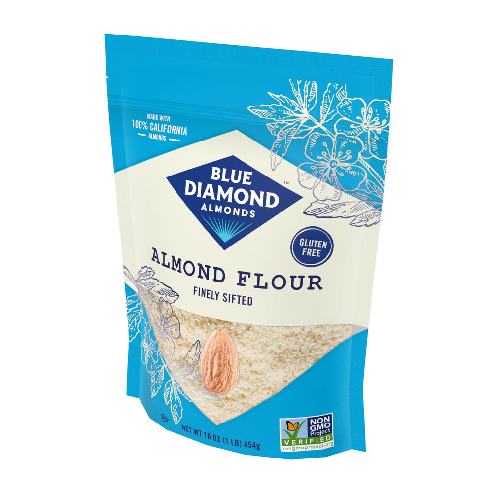 Blue Diamond Almonds comparación de tamaño con una mano, formato doméstico práctico