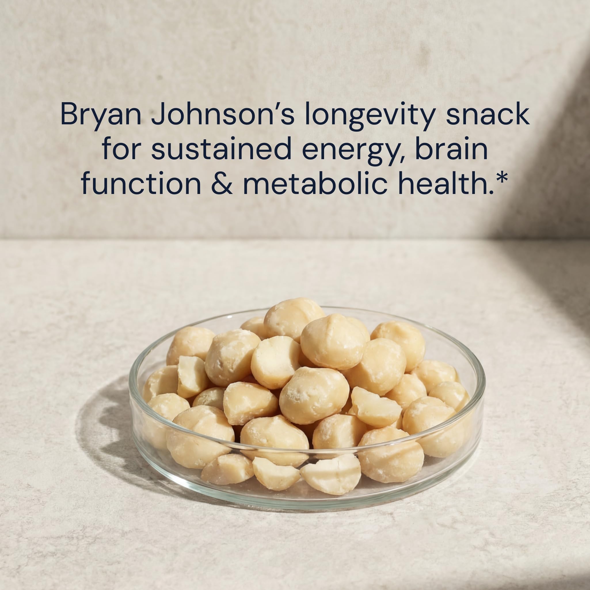 Blueprint Bryan Johnson macadamias sobre ensalada añaden crujiente y sabor