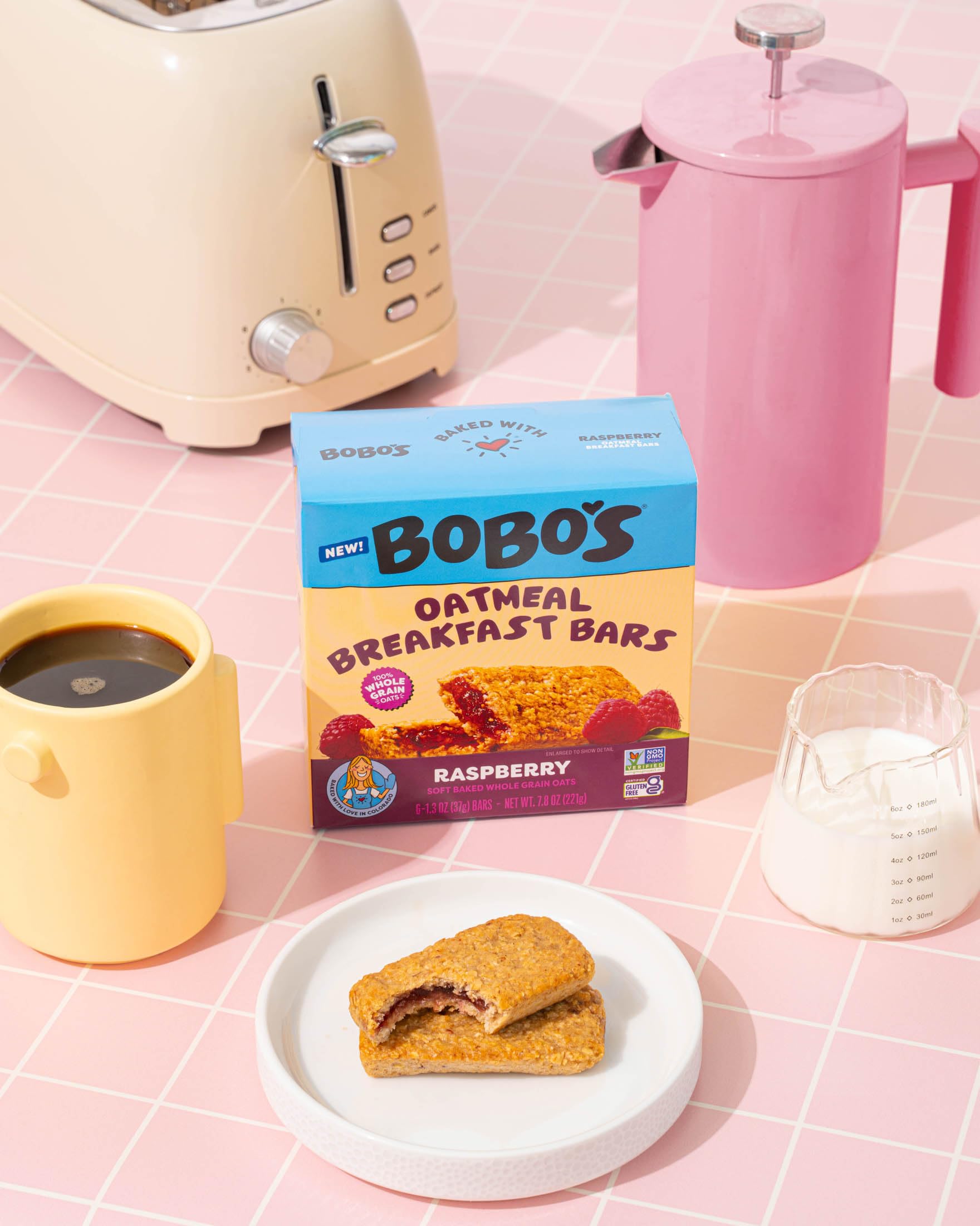 Bobo's barra sobre encimera de cocina, ideal para desayuno rápido
