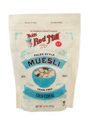 Bob's Red Mill primer plano de textura mostrando coco, nueces y semillas crujientes