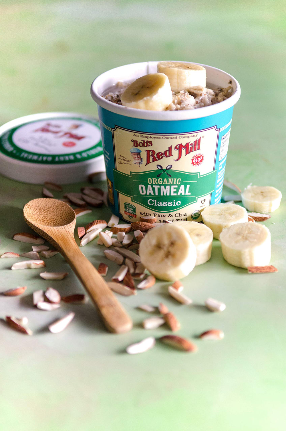 Bob's Red Mill taza preparada como overnight oats en nevera, lista mañana