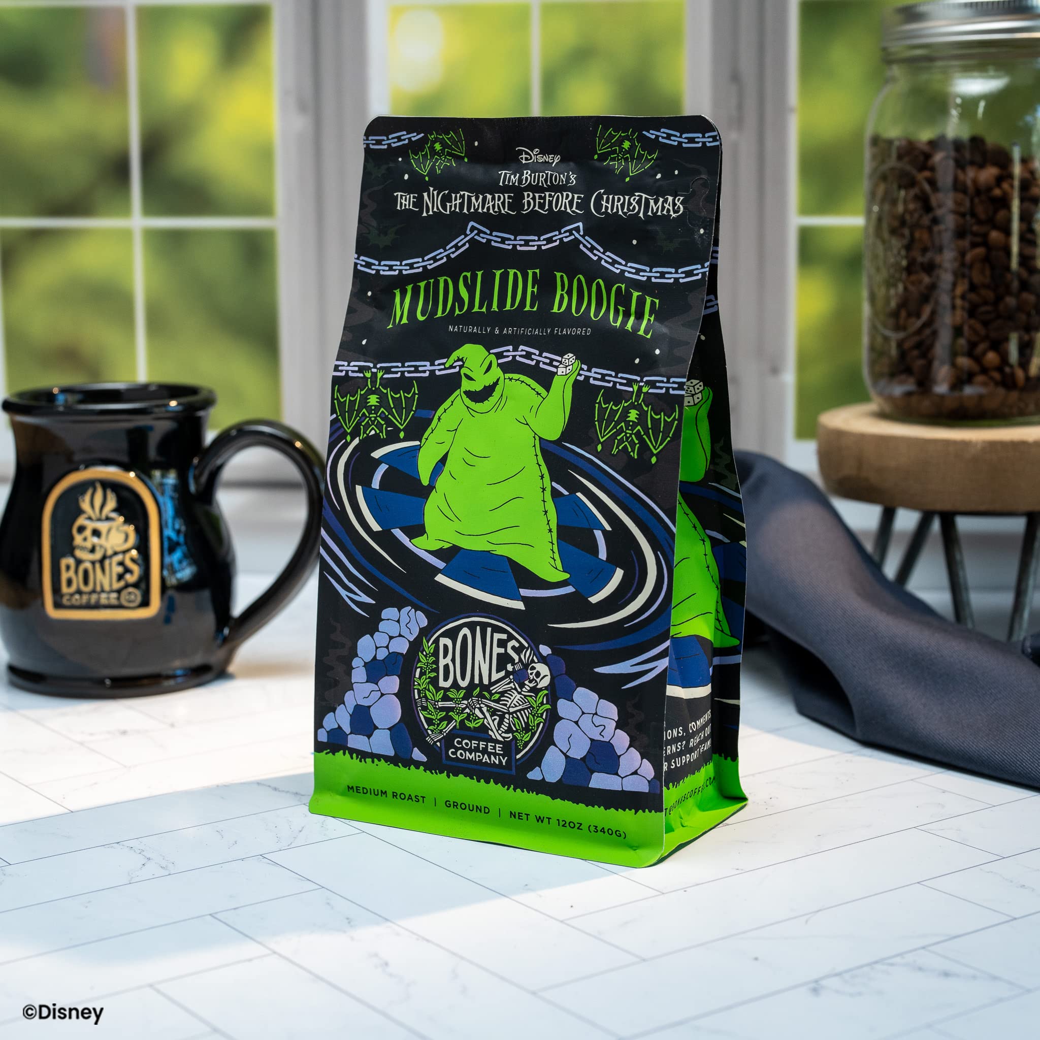 Bones Coffee comparación de tamaño 12 oz para referencia visual