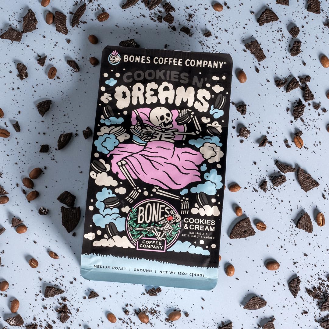 Bones Coffee Company taza servida resaltando sabor cookies and cream placentero