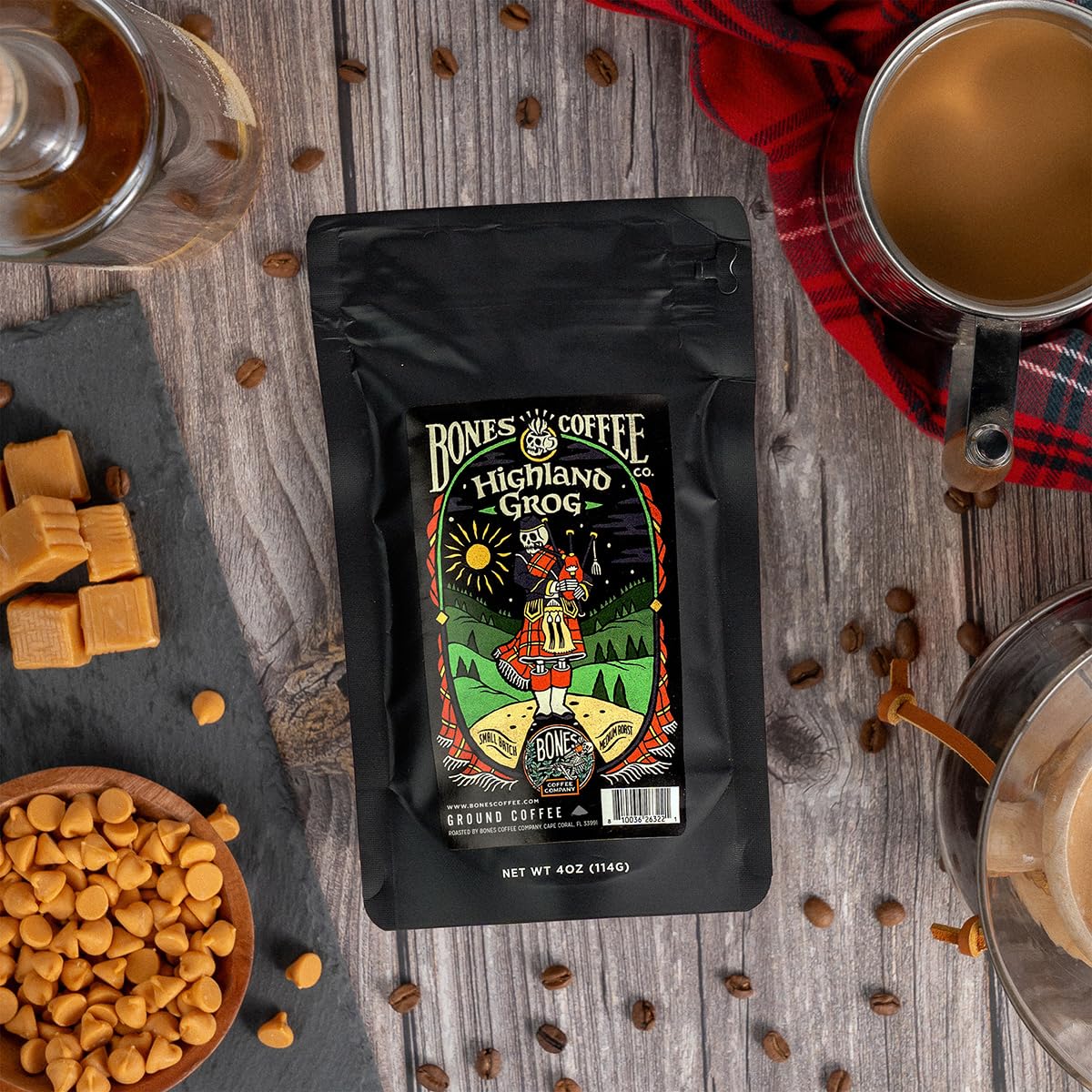 Bones Coffee Company taza servida del sabor Smorey Time con aroma evocador y experiencia dulce