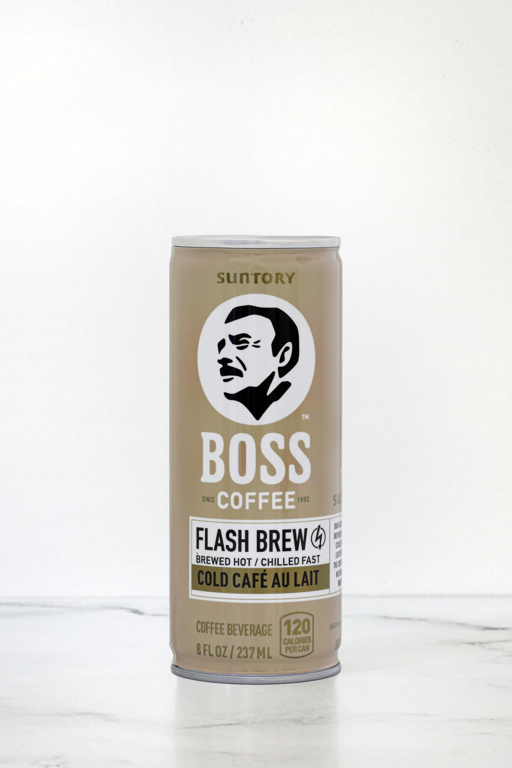 BOSS escena matutina en oficina mostrando energía práctica