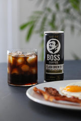 BOSS lata abierta lista para beber con aspecto apetecible