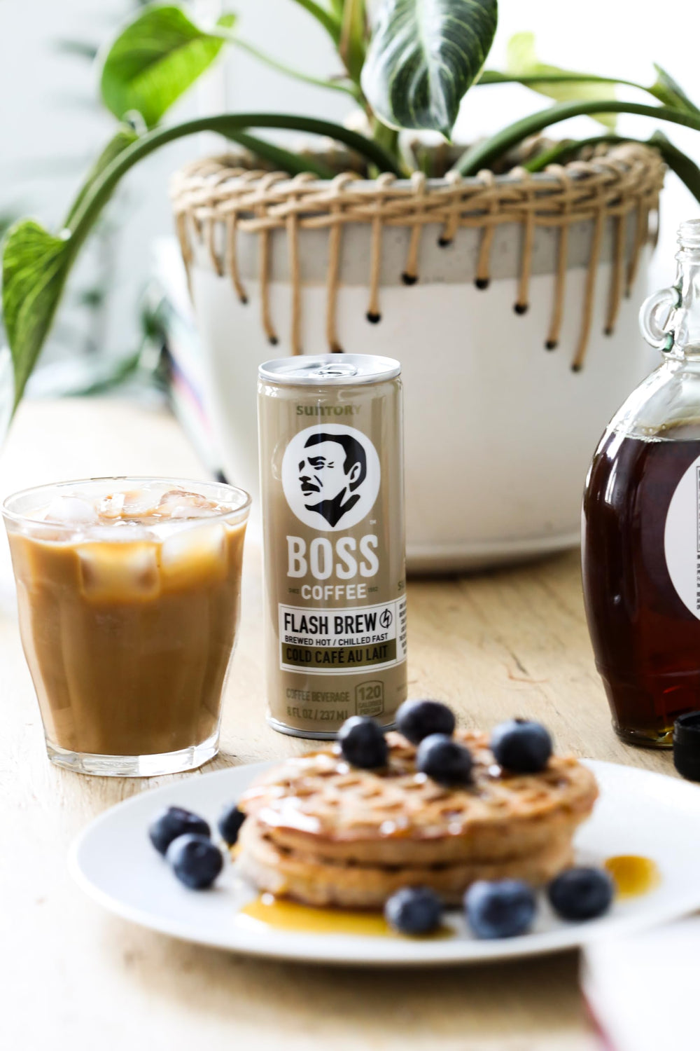 BOSS etiqueta nutricional destacando cafeína y ingredientes