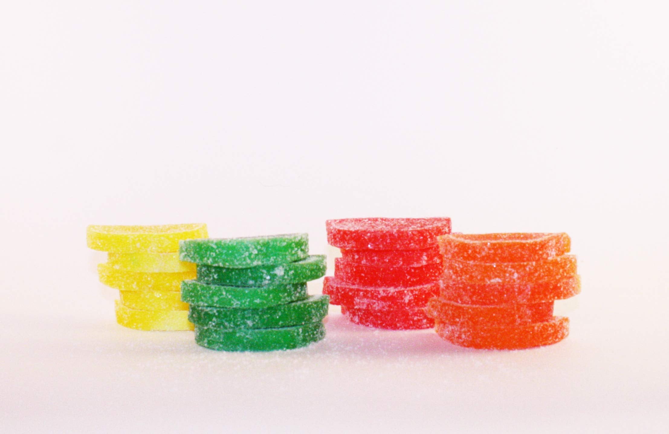 Boston Fruit Slices en mesa de fiesta mostrando variedad de sabores y opción vegana
