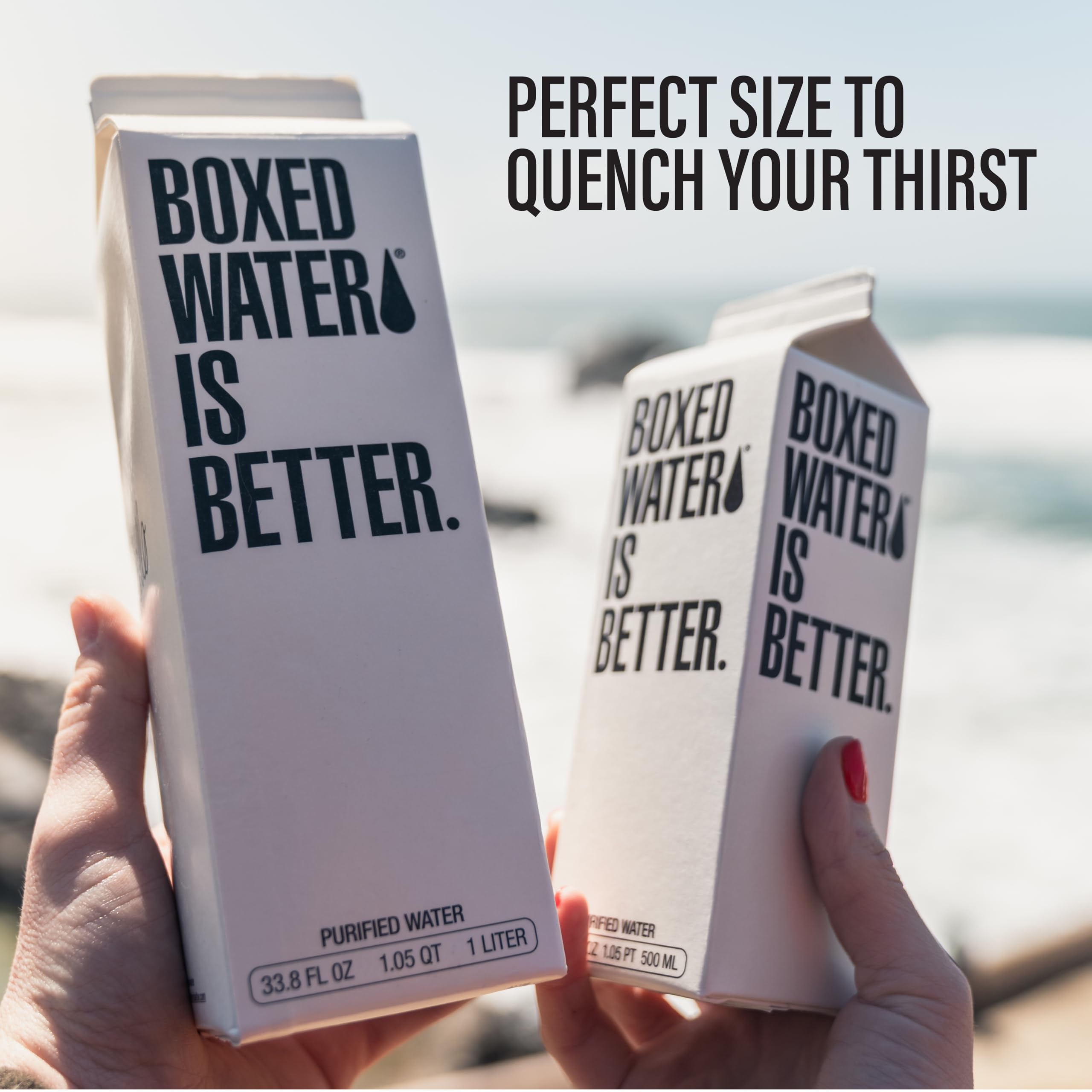 BOXED WATER IS BETTER botella en mochila durante senderismo, hidratación práctica y ligera