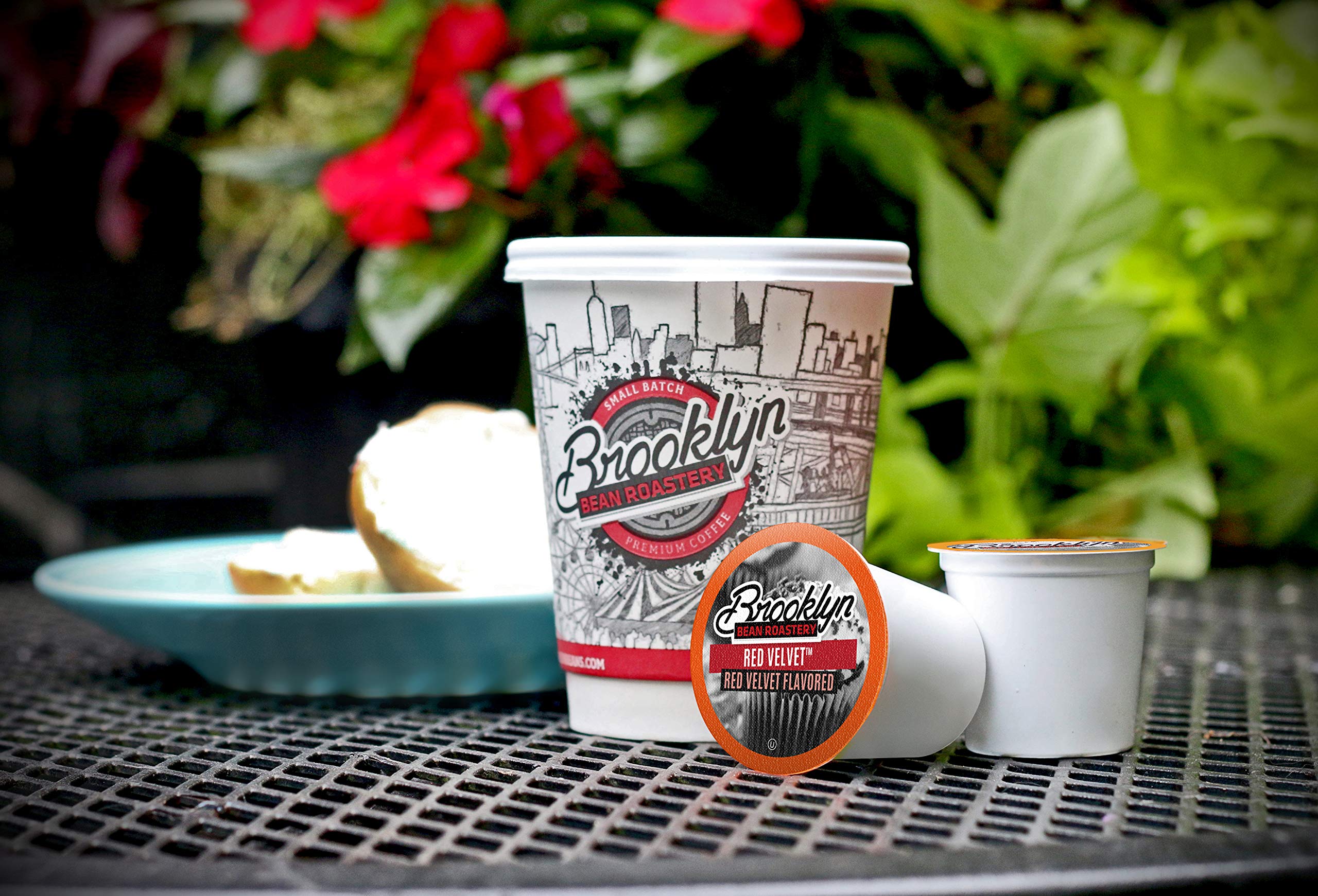 Brooklyn Beans cápsula siendo usada en cafetera Keurig disfrutando instante