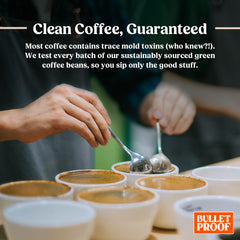 Bulletproof taza humeante demostrando cuerpo y aromas intensos