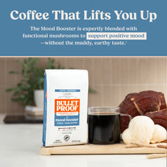 Bulletproof taza servida lista que sugiere energía equilibrada y enfoque
