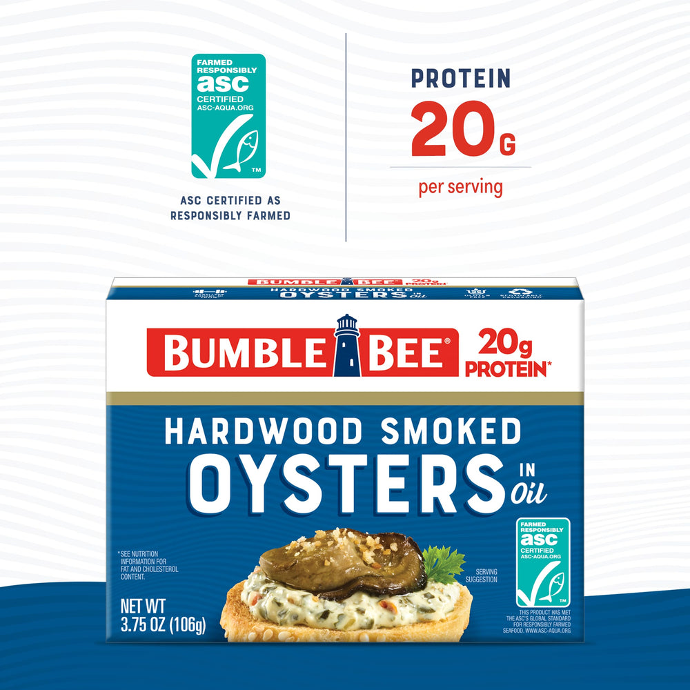 Bumble Bee ostras servidas en plato como aperitivo, listos para invitados