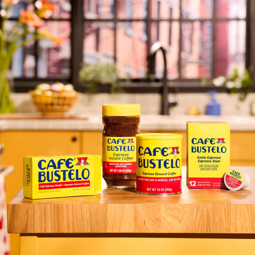 Café Bustelo taza de cafecito servido demostrando cuerpo y crema al servir