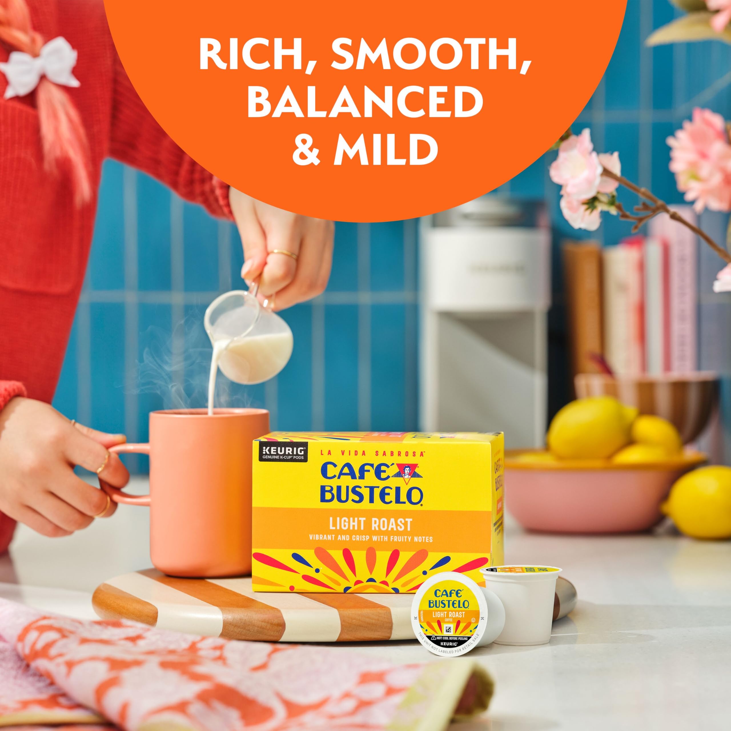 Café Bustelo café con leche mostrando integración suave y sabor balanceado