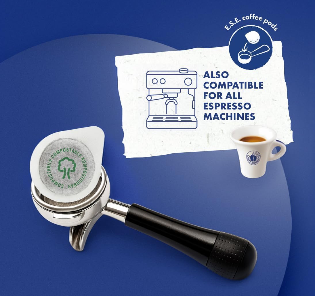 Caffè Borbone cápsulas en mano para ver tamaño y practicidad