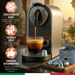 Caffè Garibaldi cápsula en mano para comparar tamaño y compatibilidad