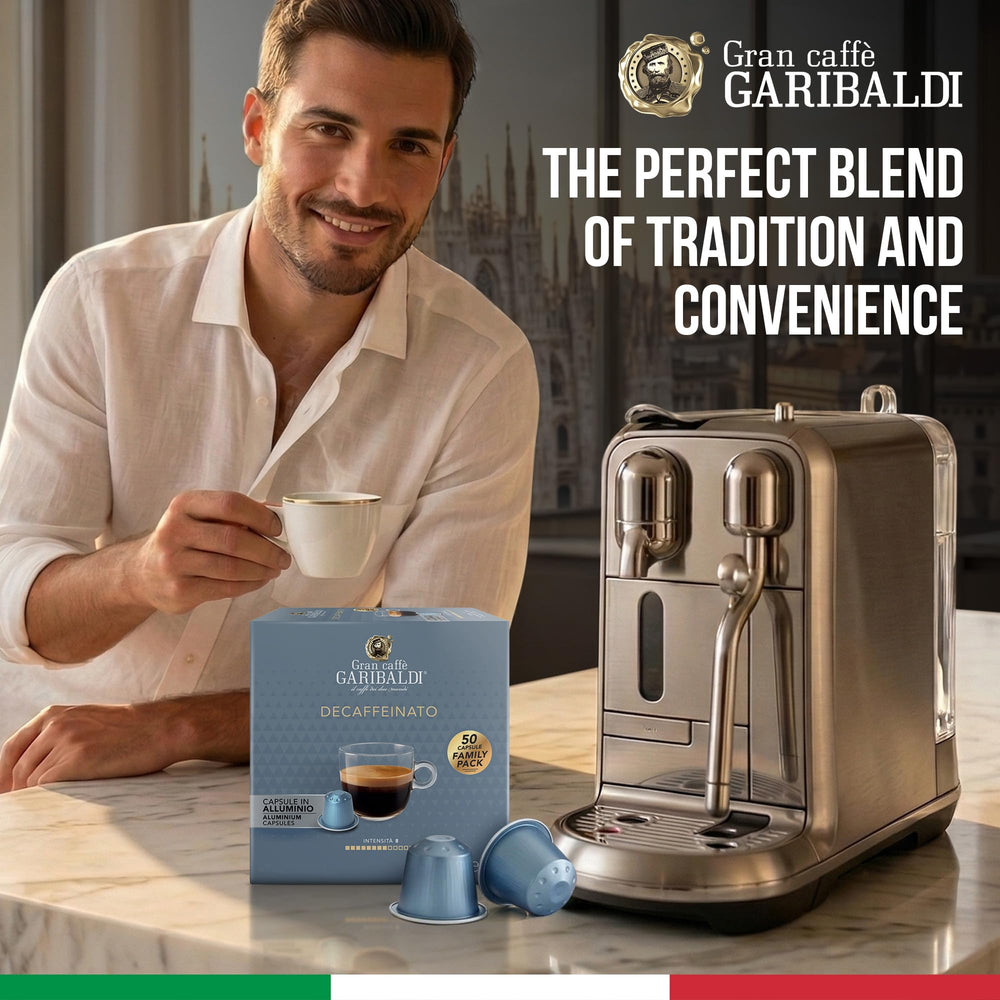 Caffè Garibaldi cápsula colocada en máquina Nespresso Original lista para extraer
