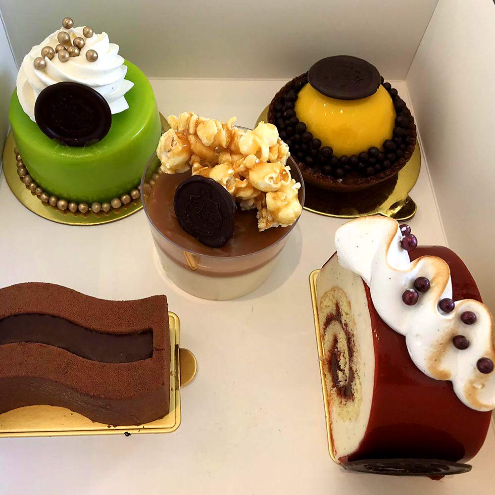 Cake S.O.S bote junto a una regla para comparar tamaño práctico