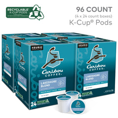 Cápsulas Caribou Coffee en mano para comparar escala y facilidad de uso