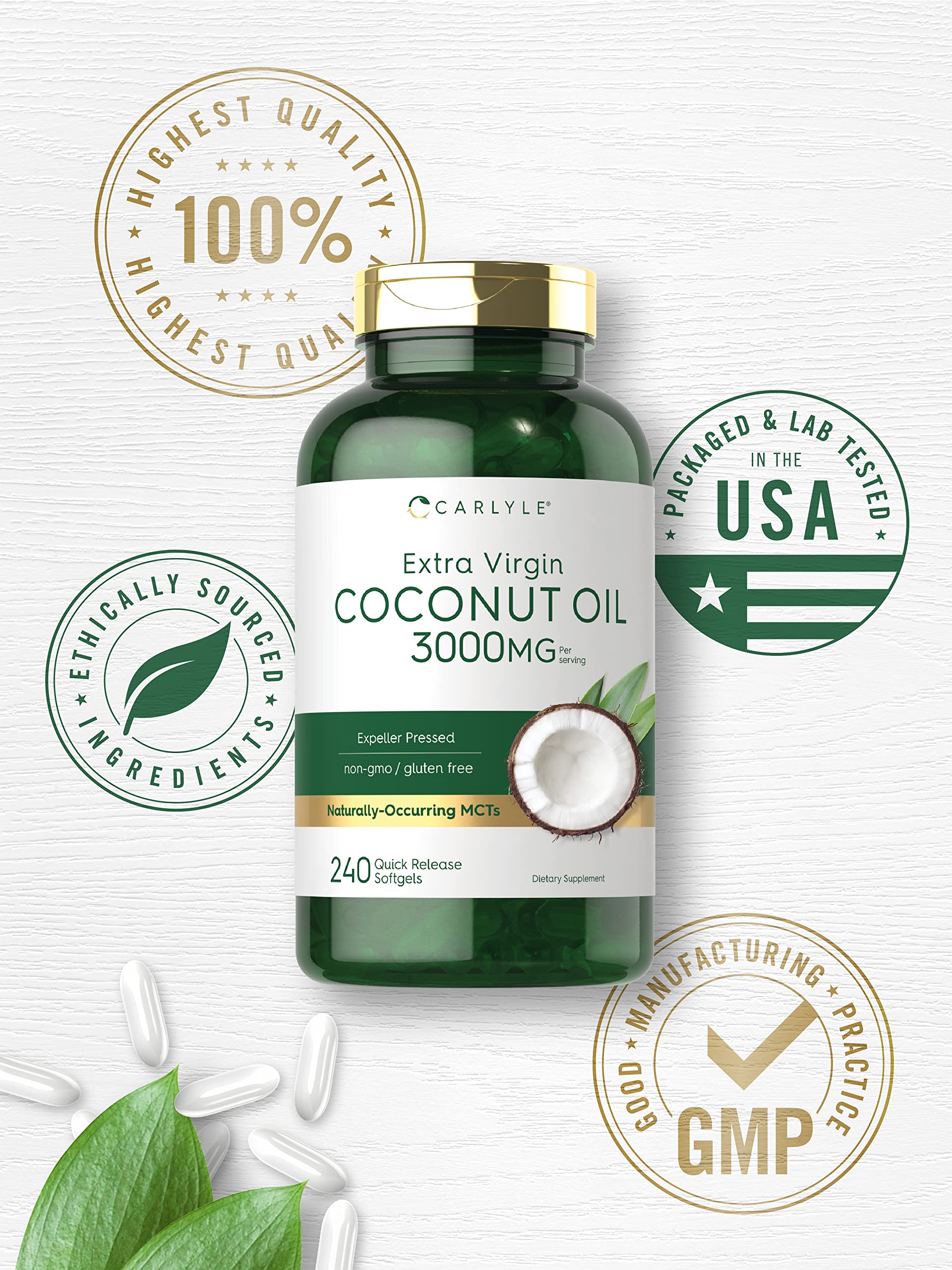 Carlyle cápsulas junto a cocos para ilustrar origen natural y pureza