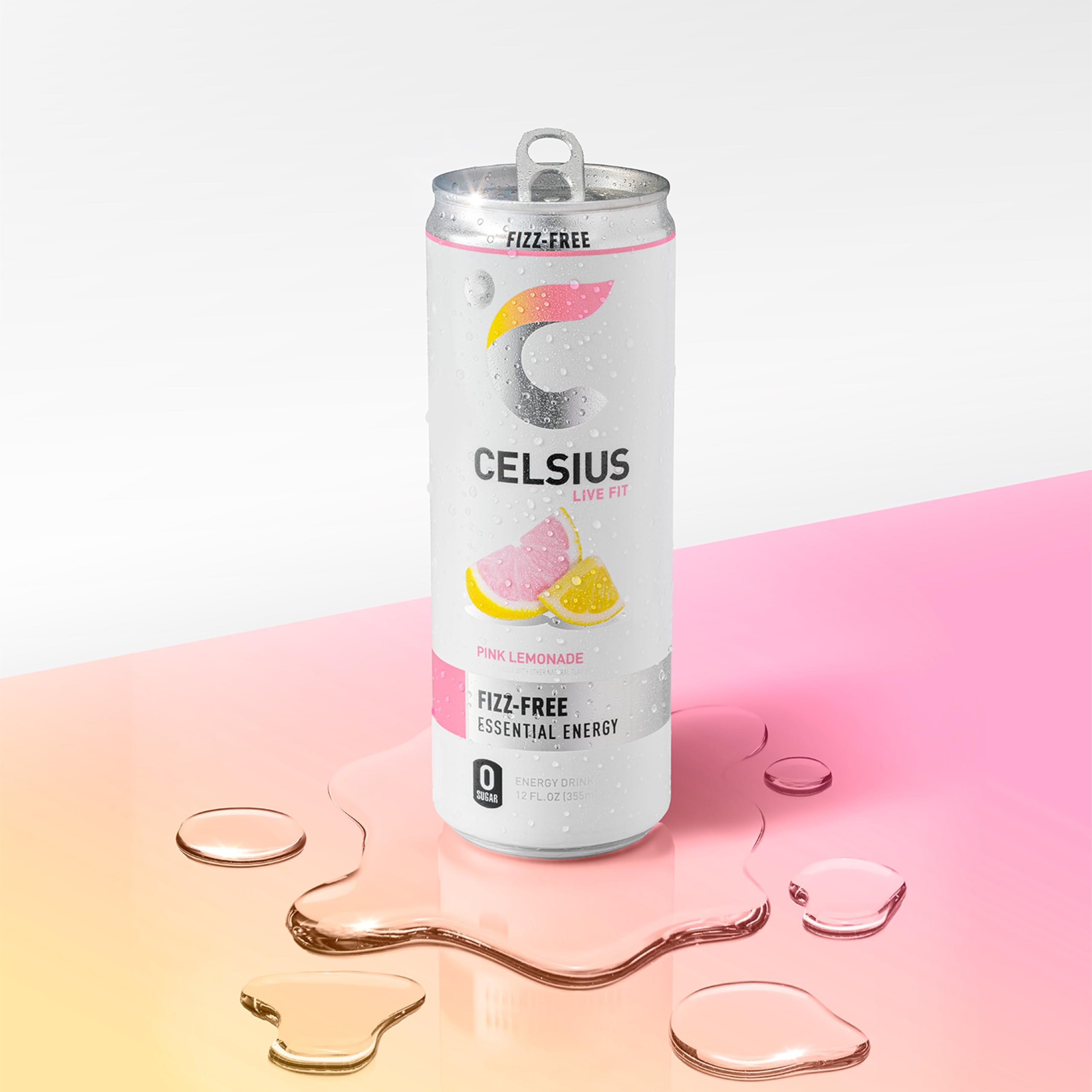 Persona bebiendo CELSIUS antes de entrenar para energía rápida