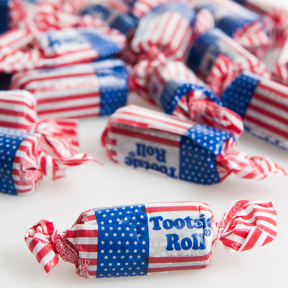 Century Novelty empaque frontal de Patriotic Tootsie Rolls, aporte festivo y fácil de repartir
