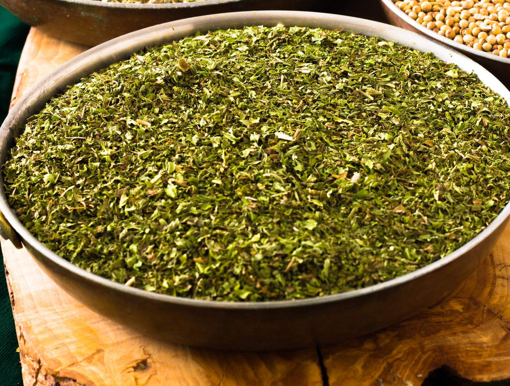 Çerez Pazarı cucharada de menta lista para preparar té, aporta sabor potente